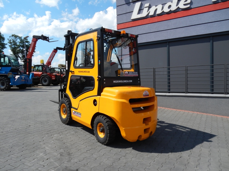New Diesel forklift EP Mitsubishi FD25 with cabin